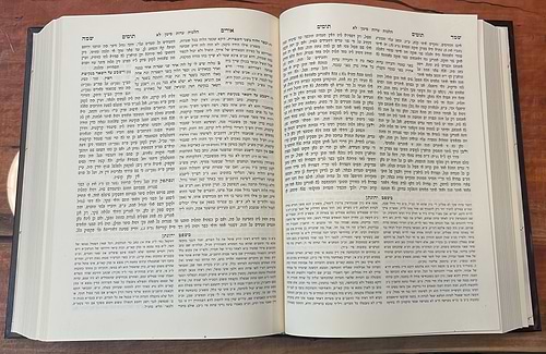 אורים ותומים ב' כרכים - ר' יהונתן אייבשיץ / זכרון אהרון