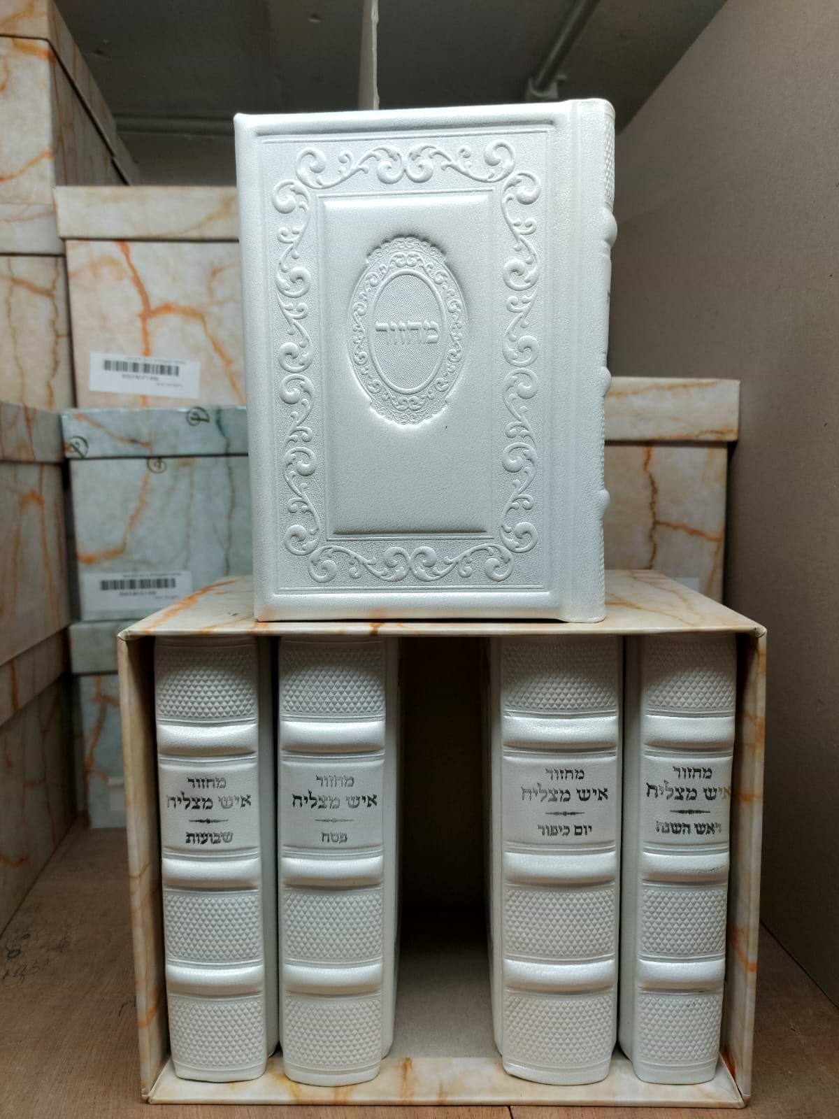 סט מחזורים איש מצליח מעור צבע לבן פנינה [דלוקס לדר]