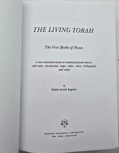 The Living Torah / Rabbi Aryeh Kaplan -  ליוינג תורה אנגלית