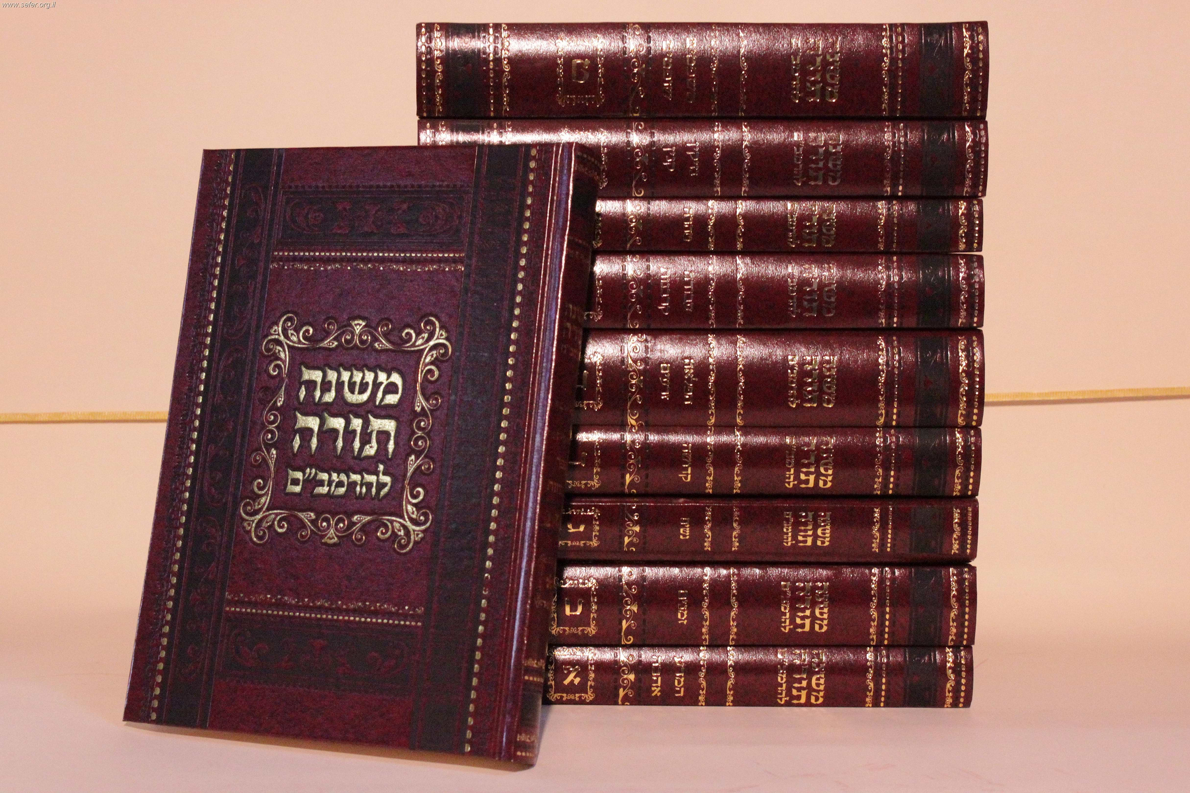 משנה תורה לרמב"ם מנוקד מפואר גדול י