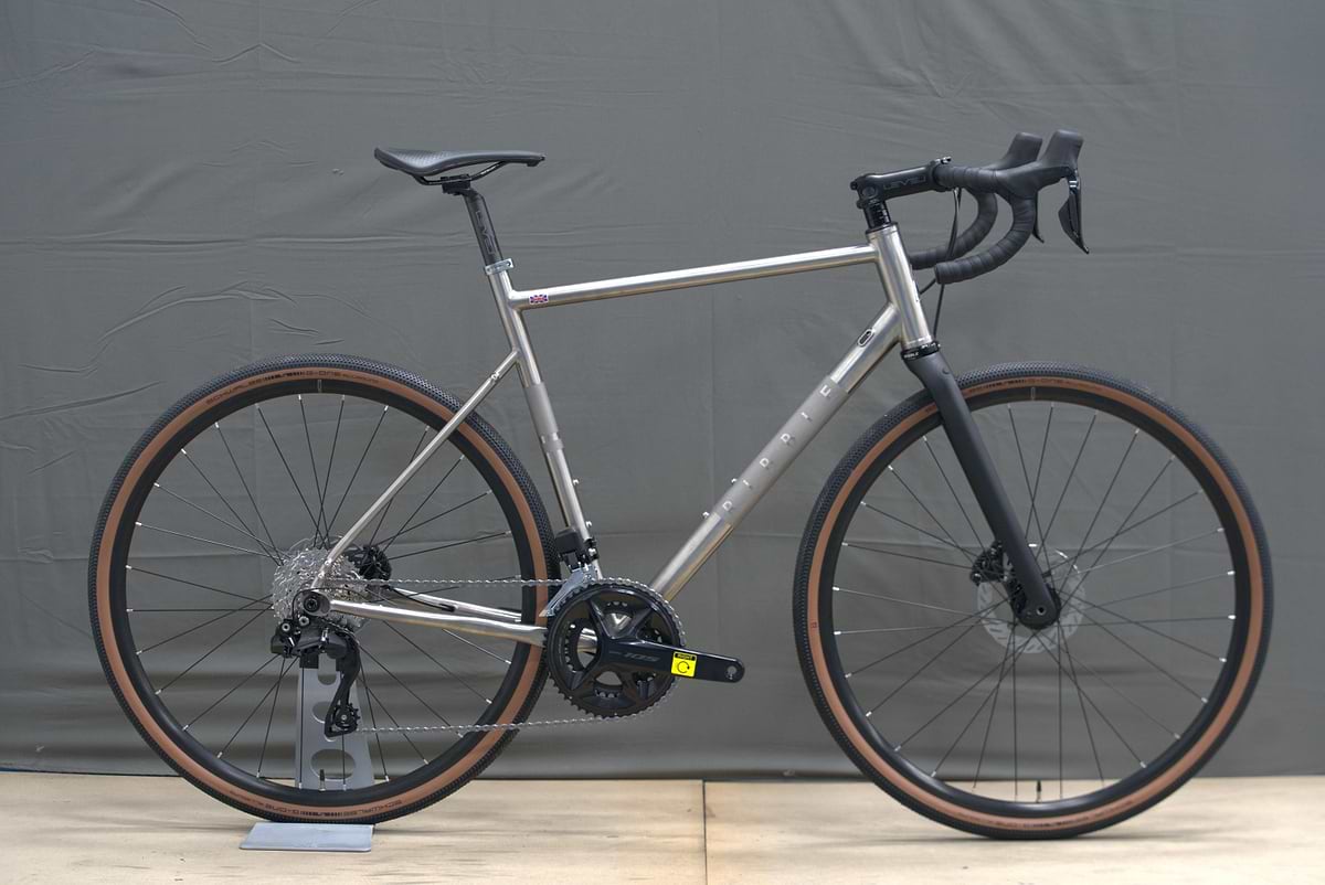 CGR Ti - Shimano 105 Di2 - Large