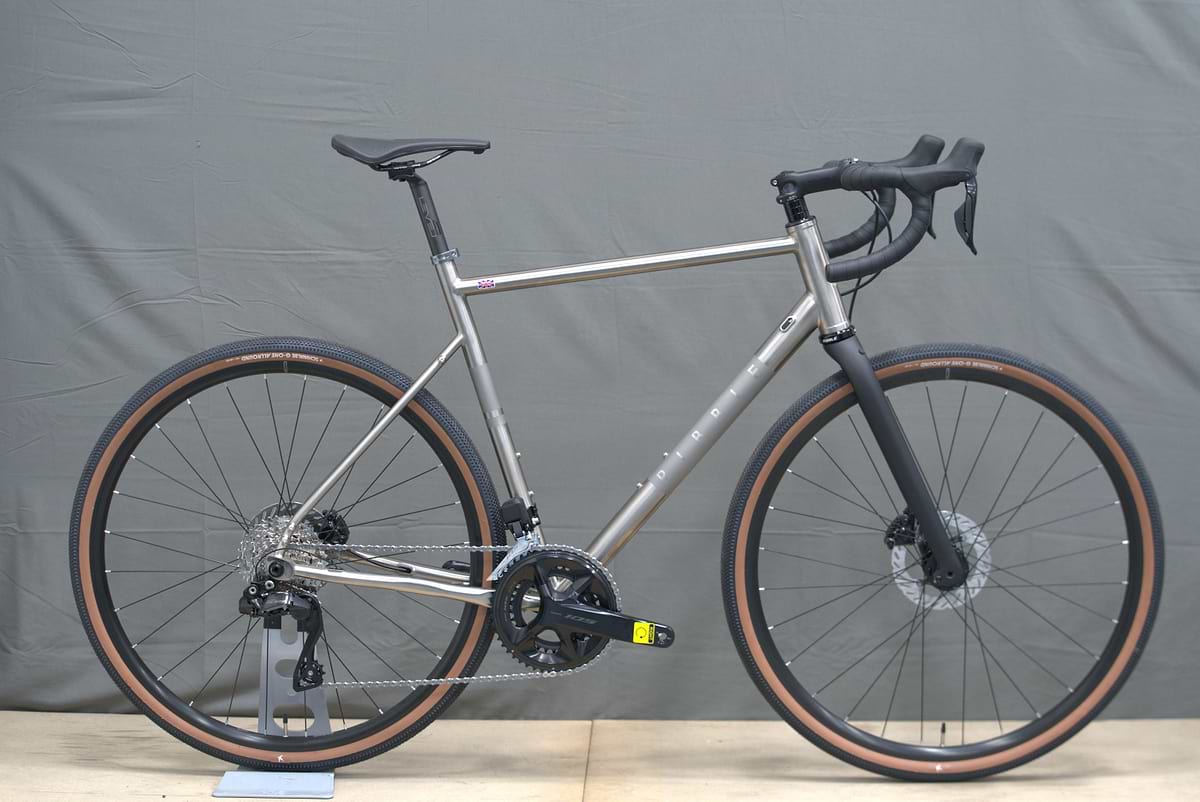 CGR Ti - Shimano 105 Di2 - Large