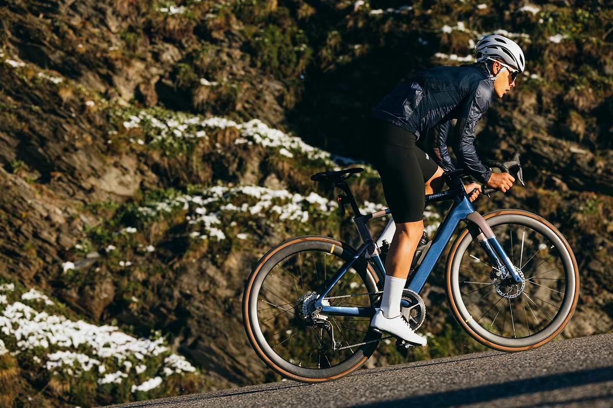 WAS IST EIN E-GRAVELBIKE?