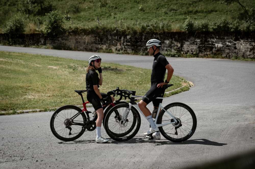 ROAD VS GRAVEL VS ALLROAD VS CGR VS SPORTFIT: WAS IST DAS RICHTIGE FÜR DICH?