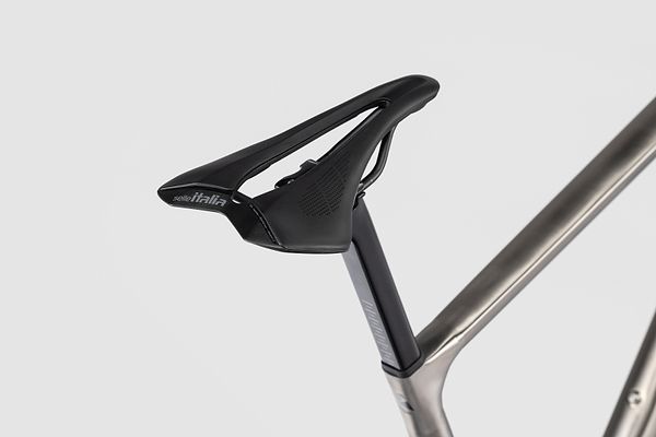 Saddle