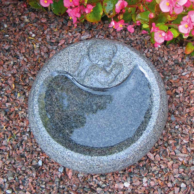fuglebad med engel