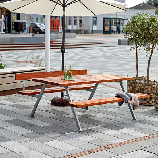 Teak farvet bord-bænk