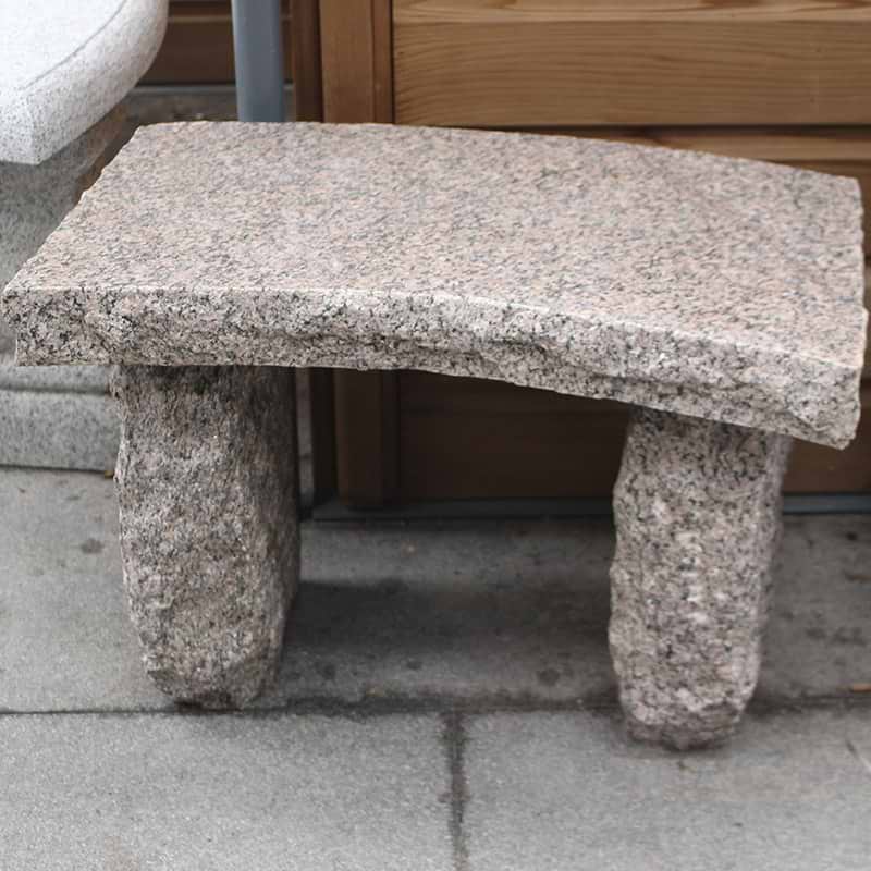 Rosa buet granitbænk