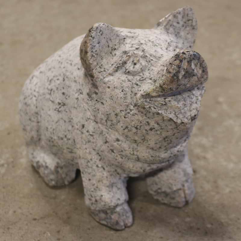 Siddende granit gris