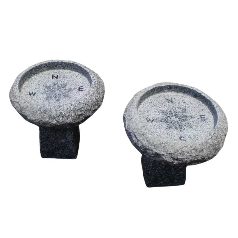 Fuglebad 'Kompas' på sokkel - Lysegrå granit - Diameter 35 cm