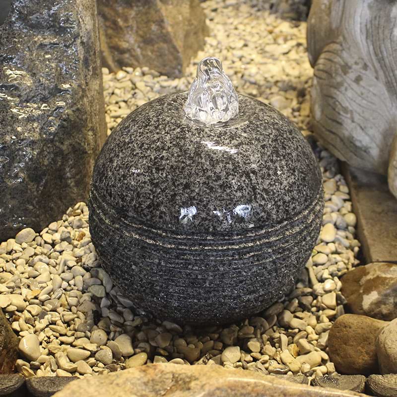 Vandstenskugle Rillet/Poleret - Mørkegrå Granit - Diameter 35 cm