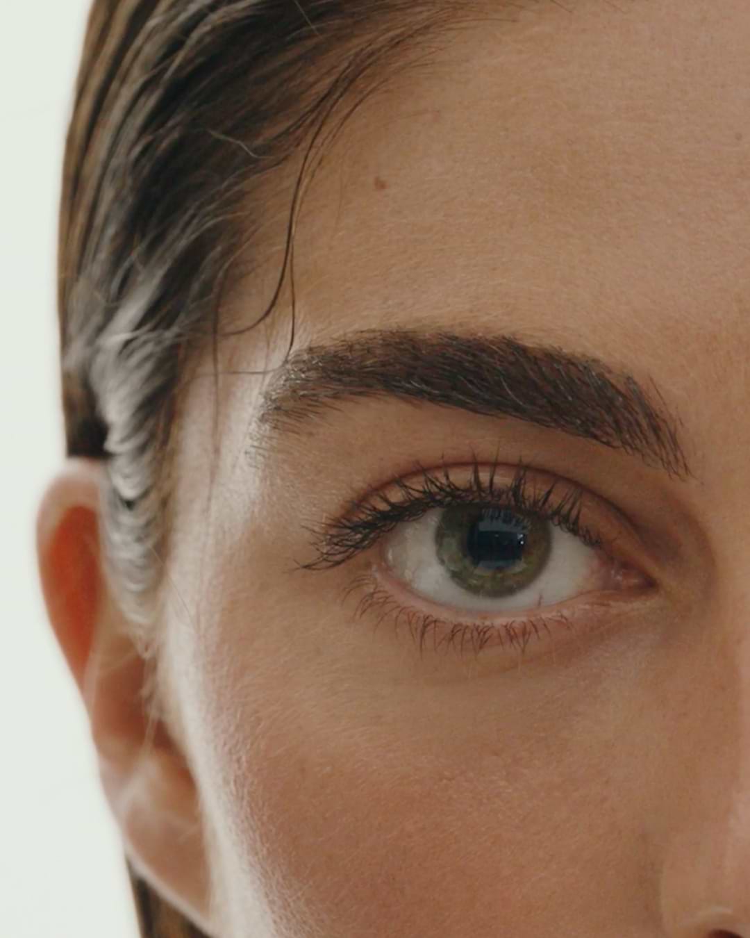 Beurre de karité pour faire pousser les sourcils.