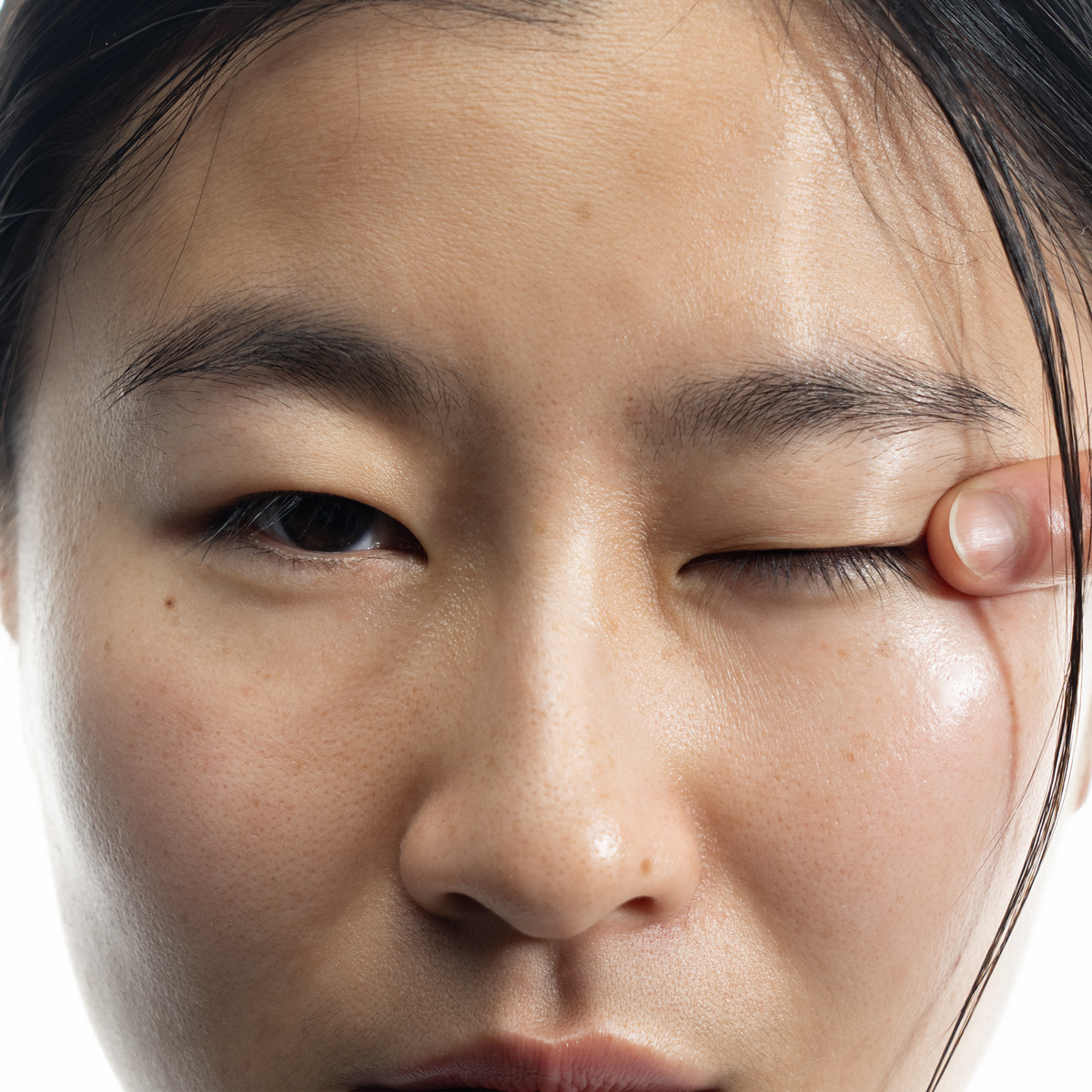 Dangers sérum cils et sourcils.