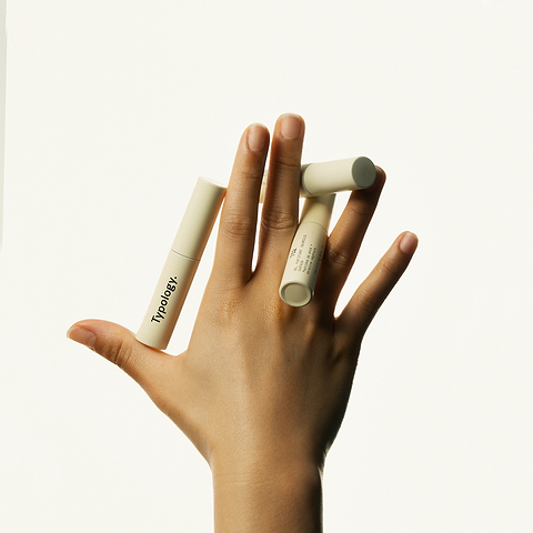 Différents produits de maquillage sourcils.