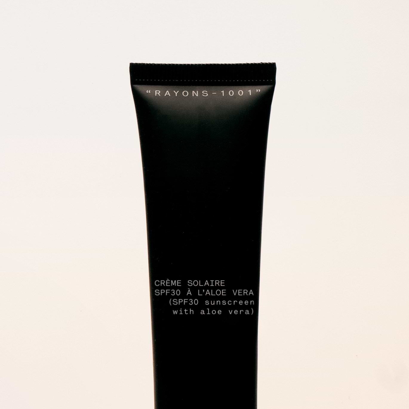 Importance d'appliquer une protection solaire en fin de routine.