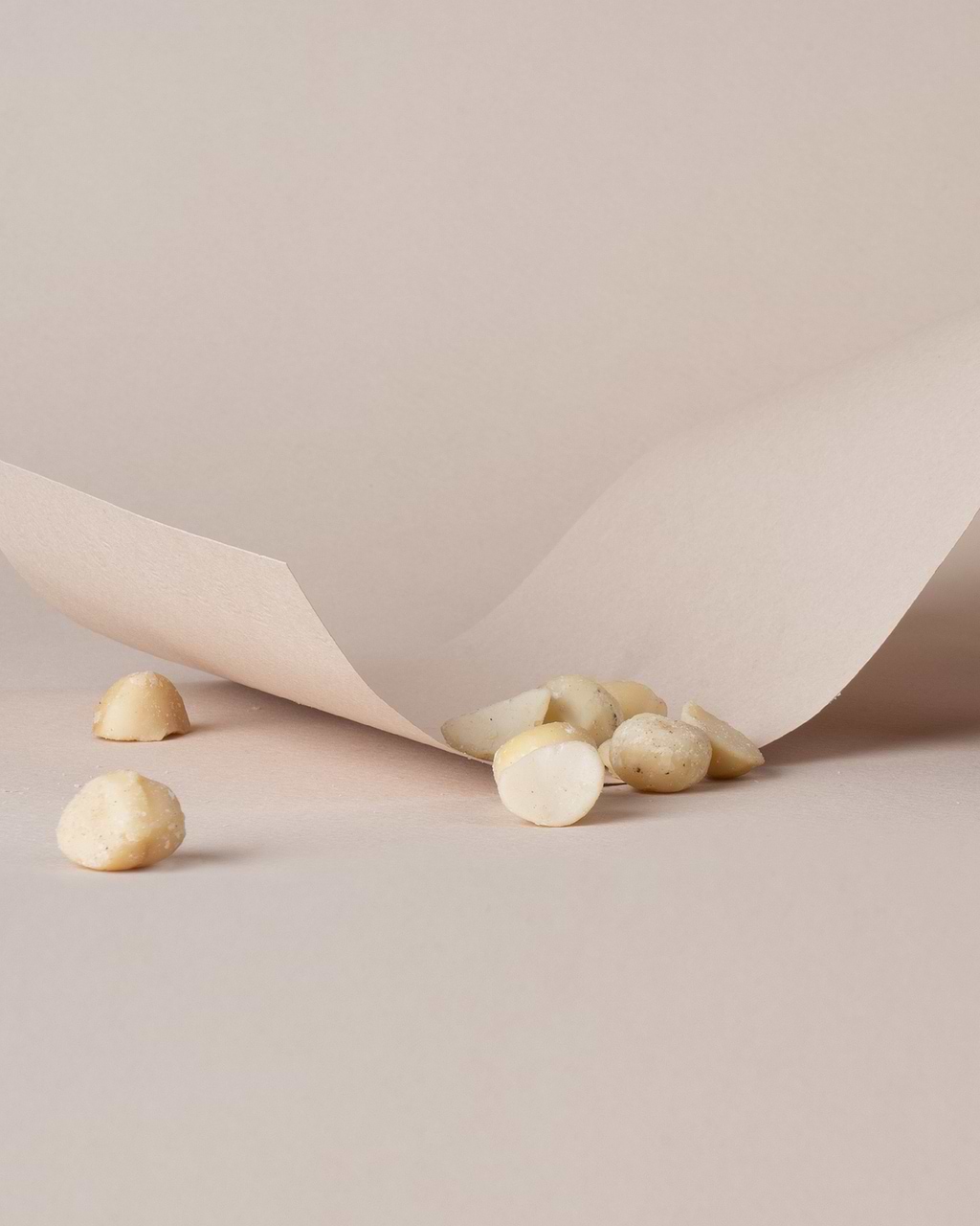 Les bienfaits de l'huile de macadamia pour le contour des yeux. 