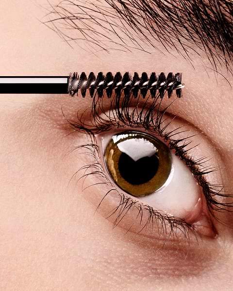Cils trop courts, raides ou fragiles ? Boostez-les.