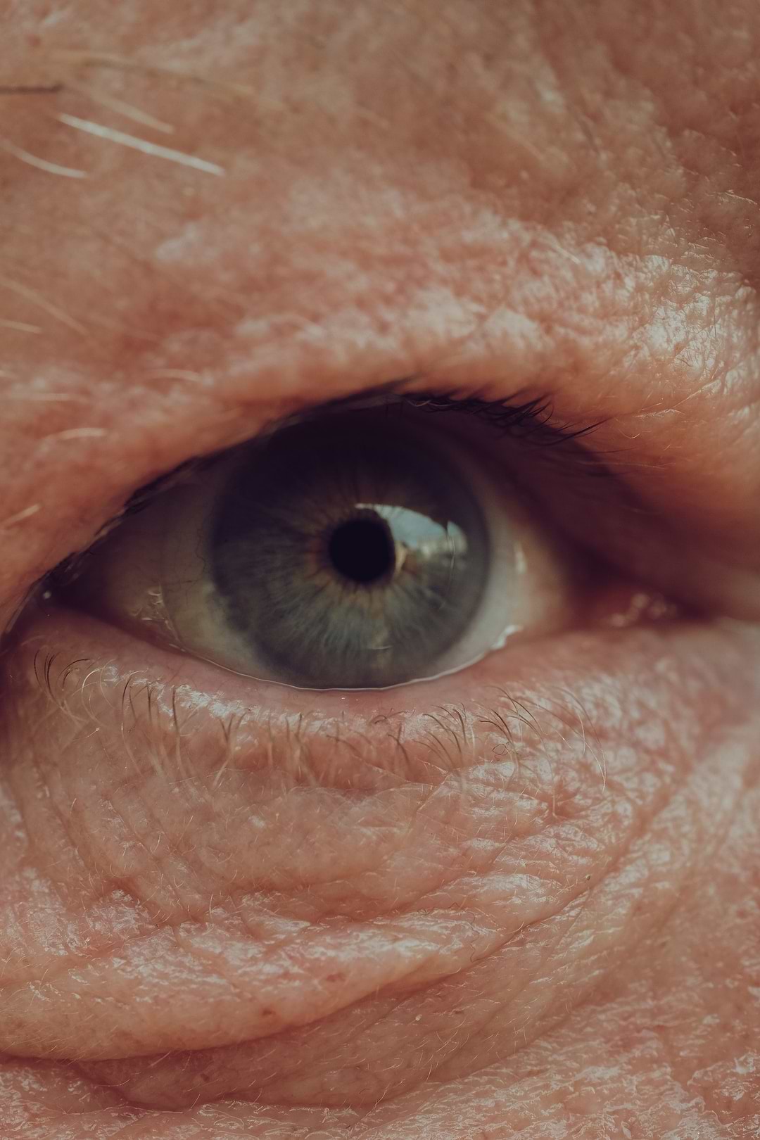 Soin contour des yeux à 50 ans et plus.
