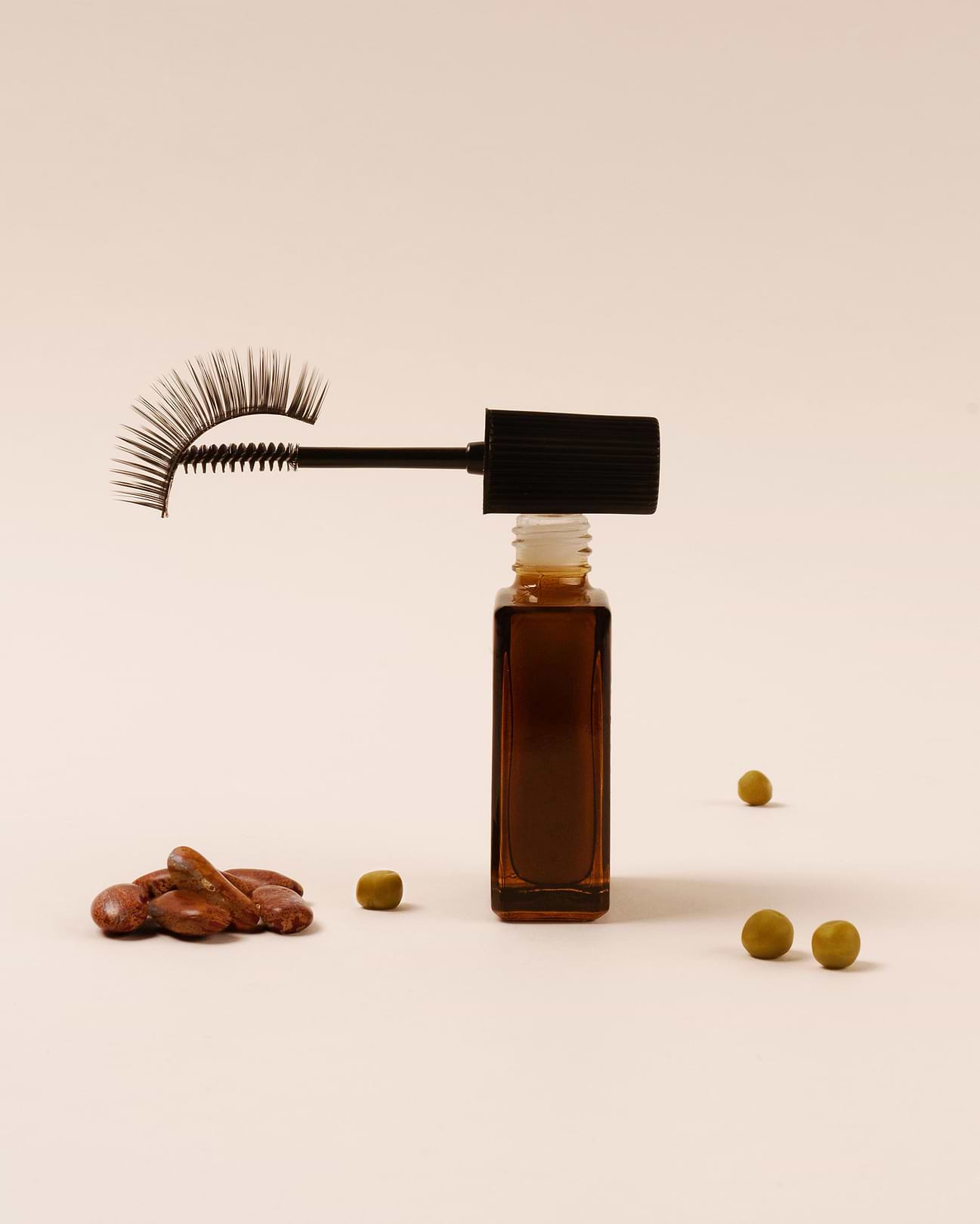 Composition d'un sérum cils et sourcils.