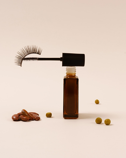 Composition d'un sérum cils et sourcils.