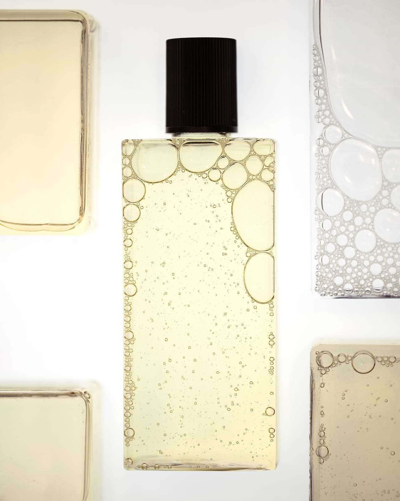 Produits cosmétiques avec de l'huile essentielle d'immortelle