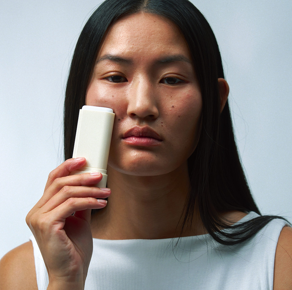 Stick cryo-repulpant visage et yeux Acide polyglutamique 1% + Spirodèle — Typology