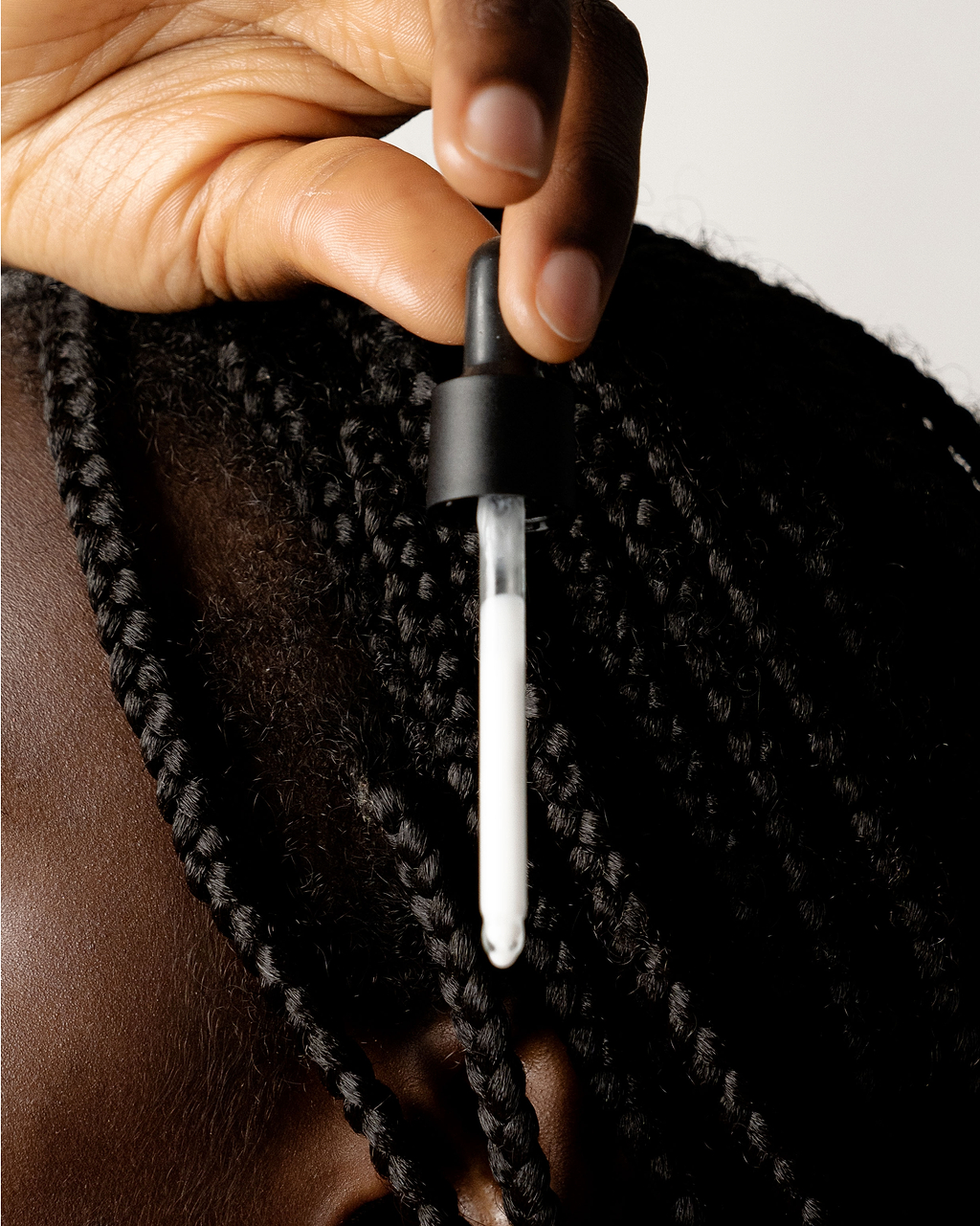 Pourquoi inclure la niacinamide dans sa routine capillaire ?