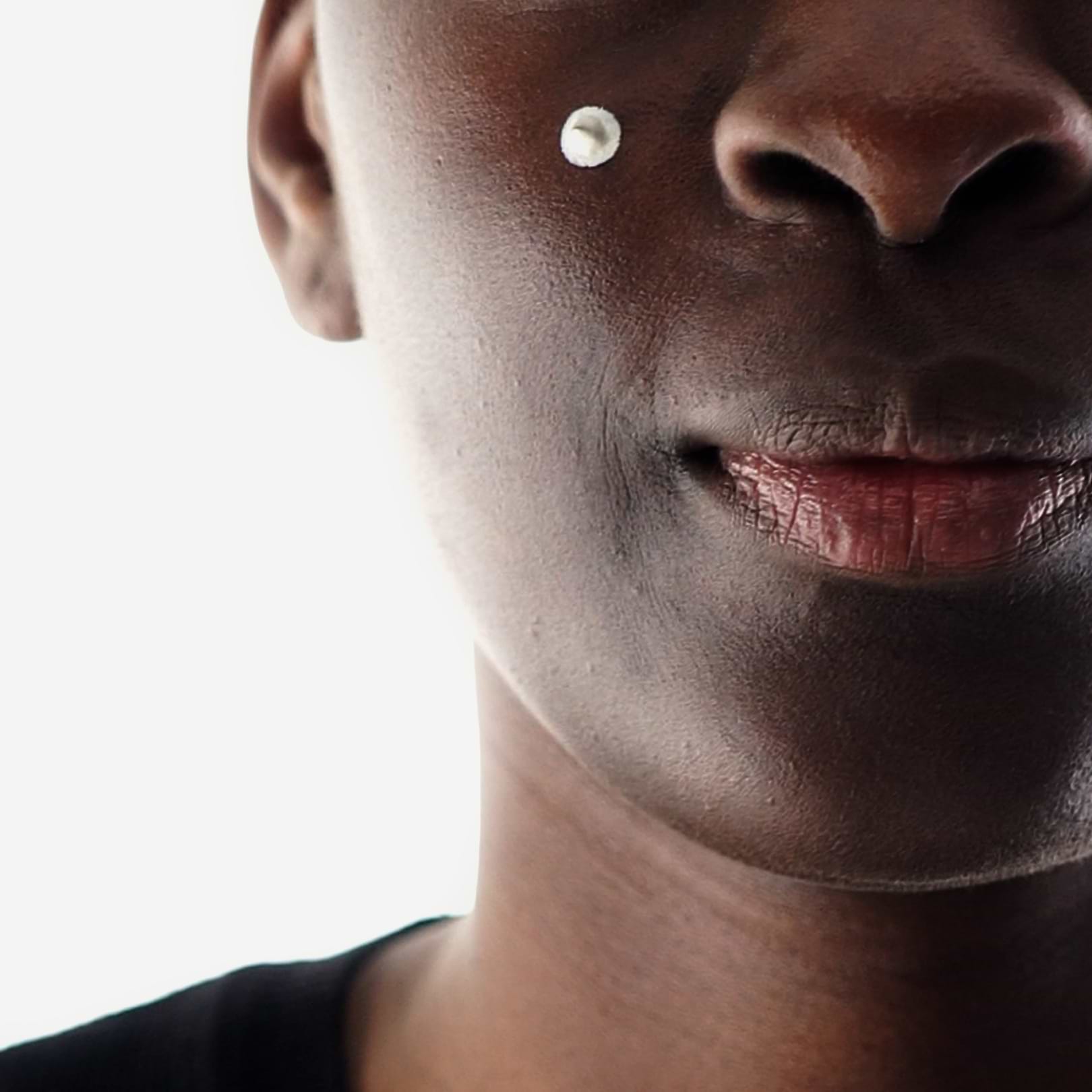 5 gestes pour prendre soin des peaux sensibles.