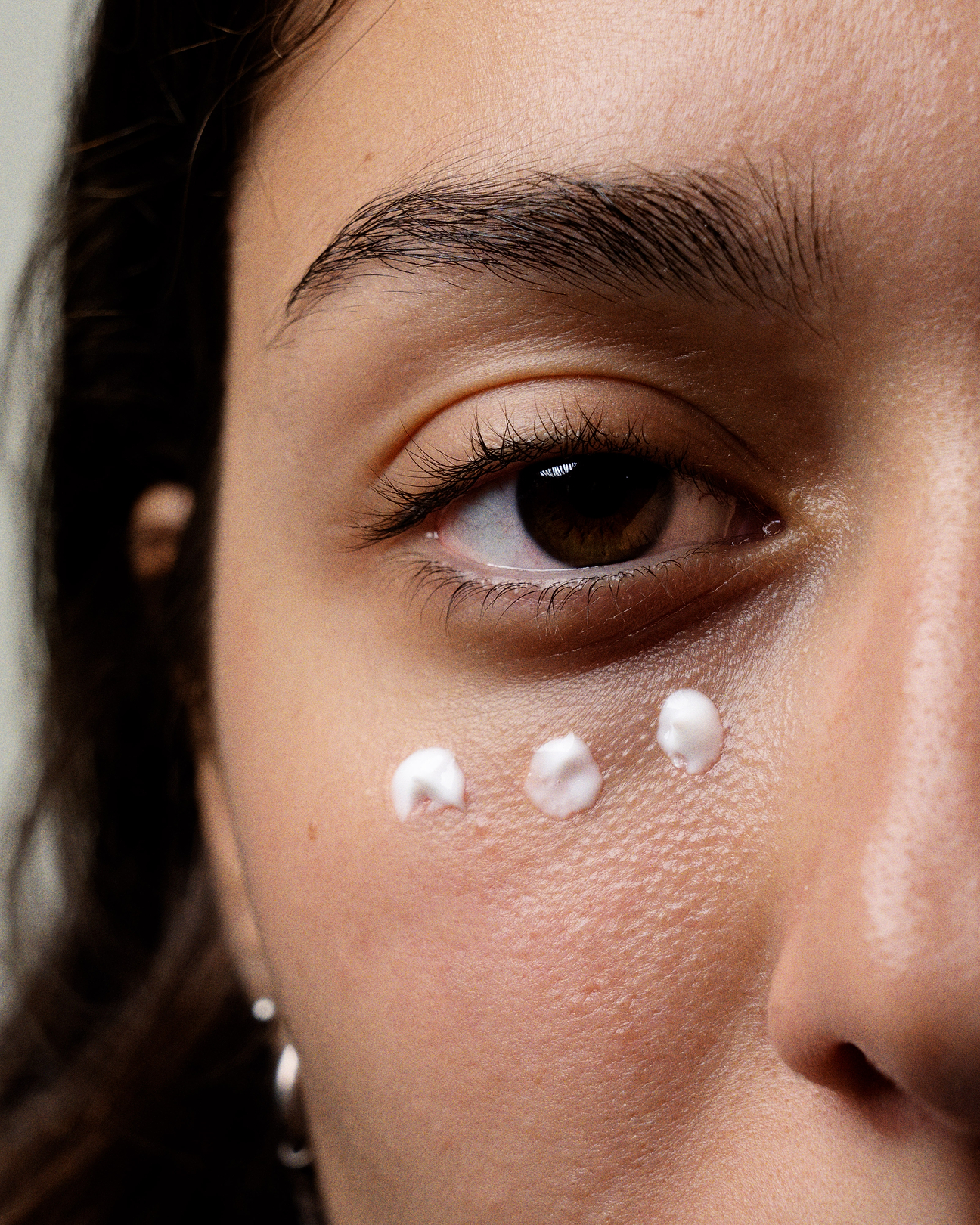Comment bien appliquer son contour des yeux ?