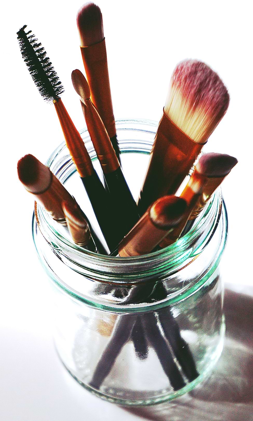 Idée reçue sur le nettoyage des pinceaux à maquillage.