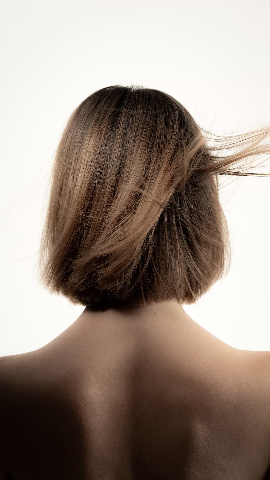 Astuces pour donner du volume aux cheveux plats.