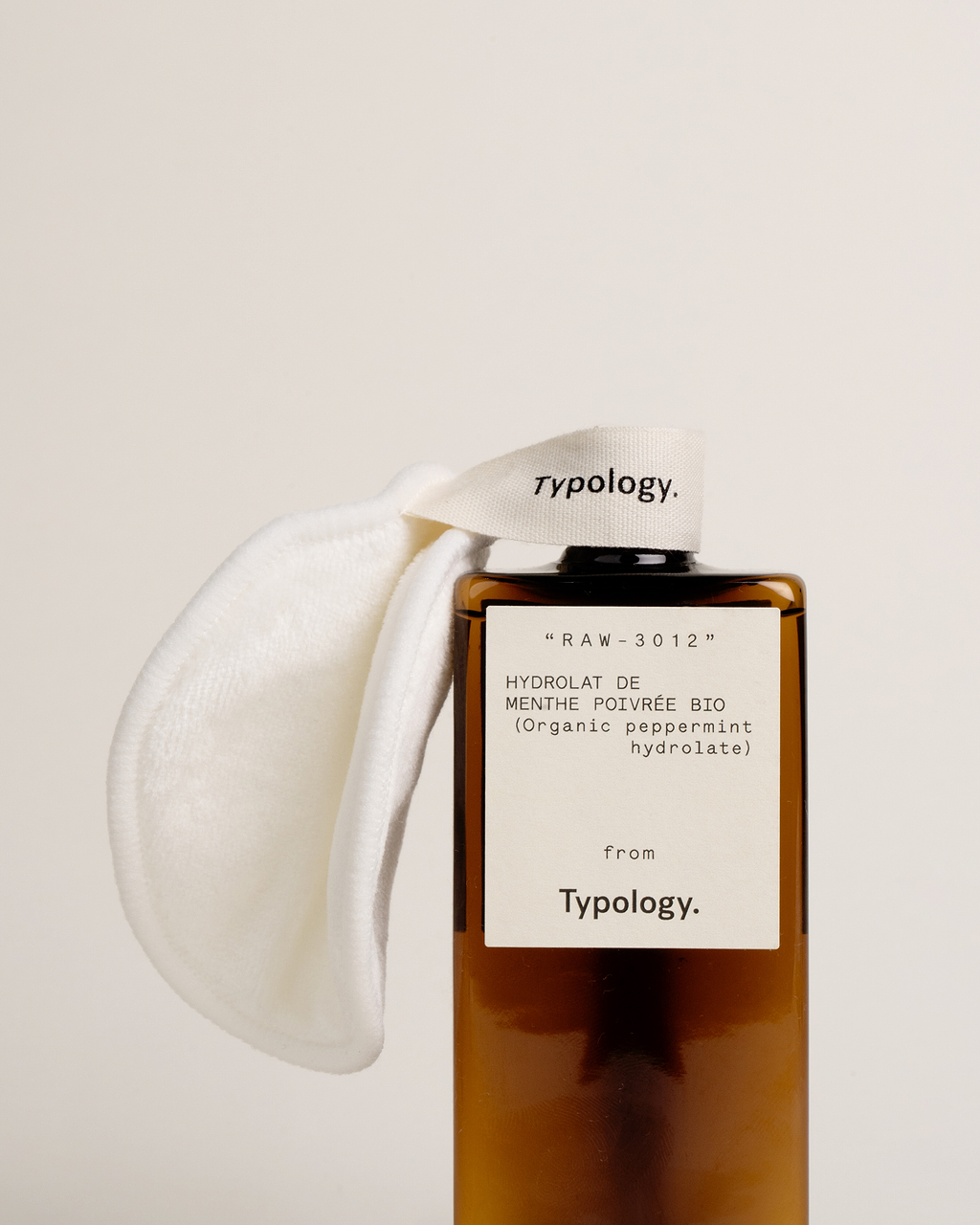 L'hydrolat de menthe poivrée pour resserrer les pores dilatés.