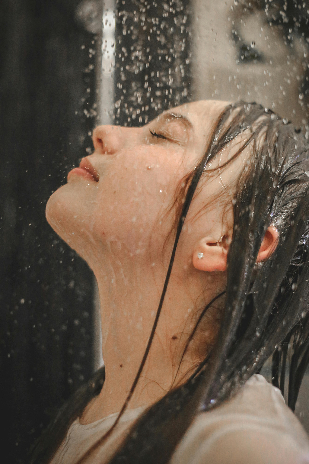 Effets de l'eau calcaire sur les cheveux.