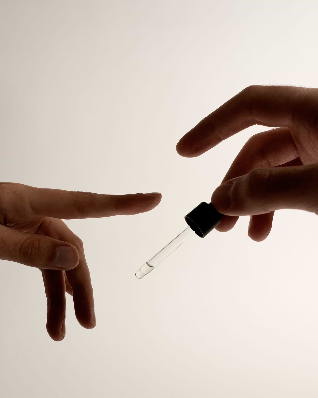 Huile de ricin pour les ongles.