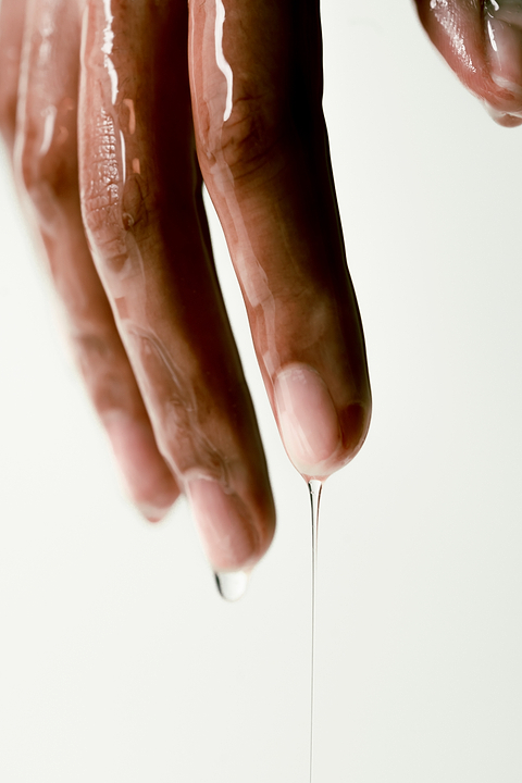 Effets de l'huile de nigelle sur une mycose de l'ongle.