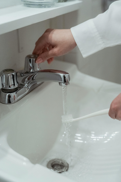 Bain de bouche à l'huile de coco.
