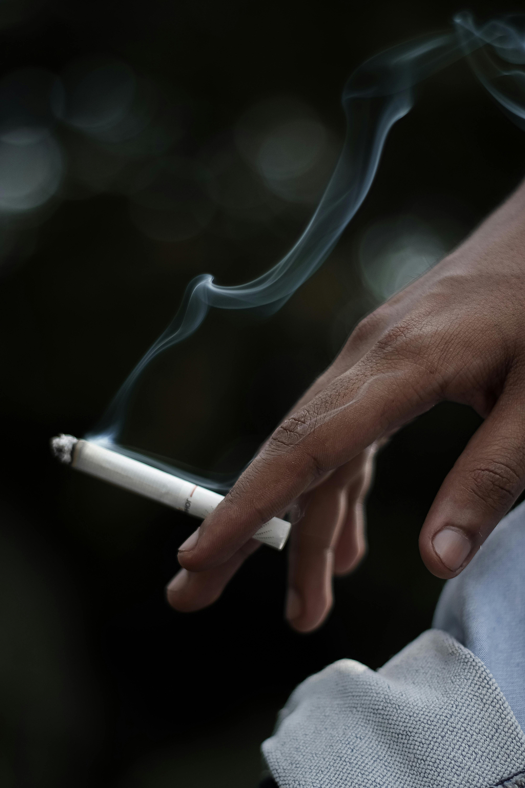 Conseils limiter effets tabac peau.
