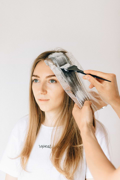 Teinture capillaire : y a-t-il un risque d’aggraver son psoriasis du cuir chevelu ?