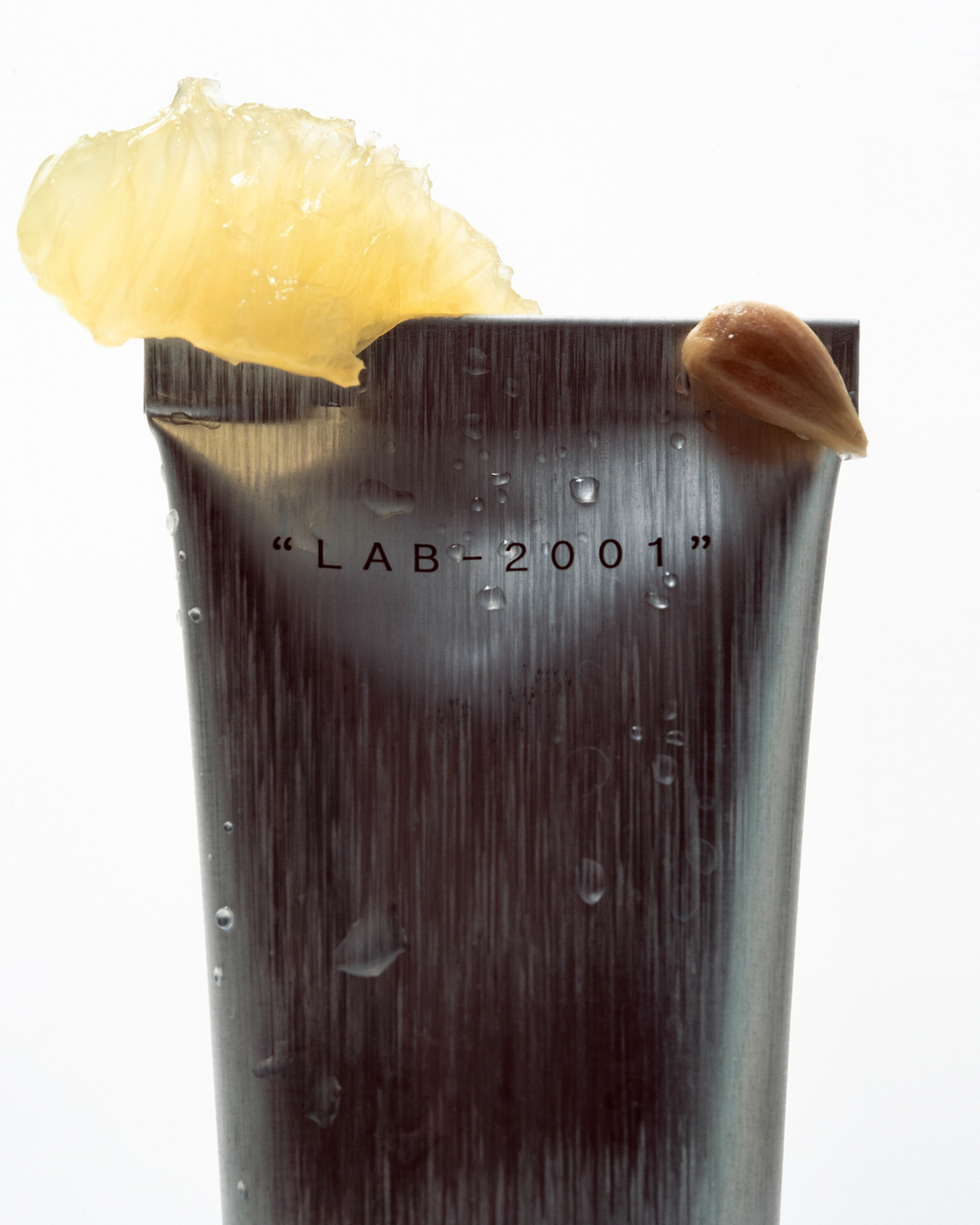 Eau de citron et peau grasse.