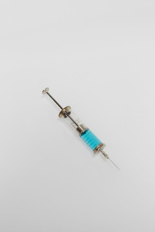 Quelles parties du corps et du visage peuvent être traitées grâce aux injections d’acide hyaluronique ?