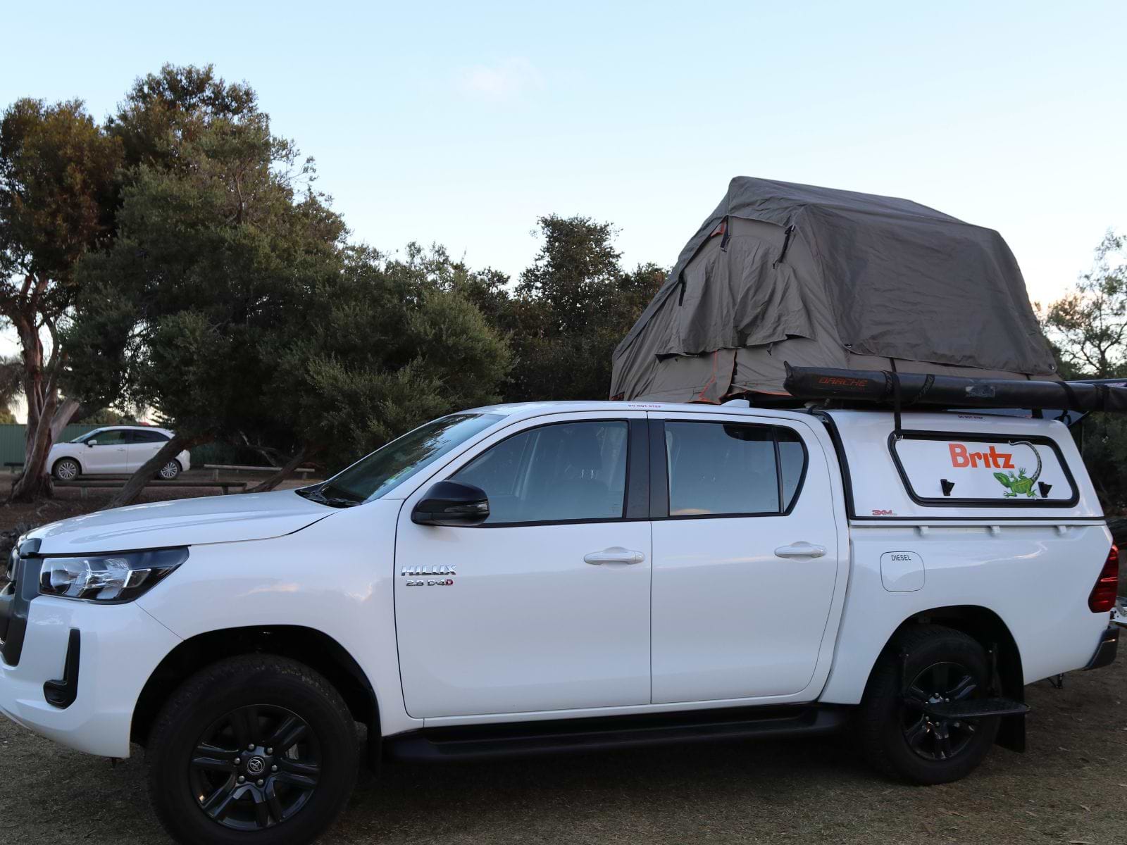 4WD med telt på taget, som rejseekspert Mette Sørensen kørte rundt i på turen Across the Nullarbor i Australien 4WD med telt på taget, som rejseekspert Mette Sørensen kørte rundt i på turen Across the Nullarbor i Australien