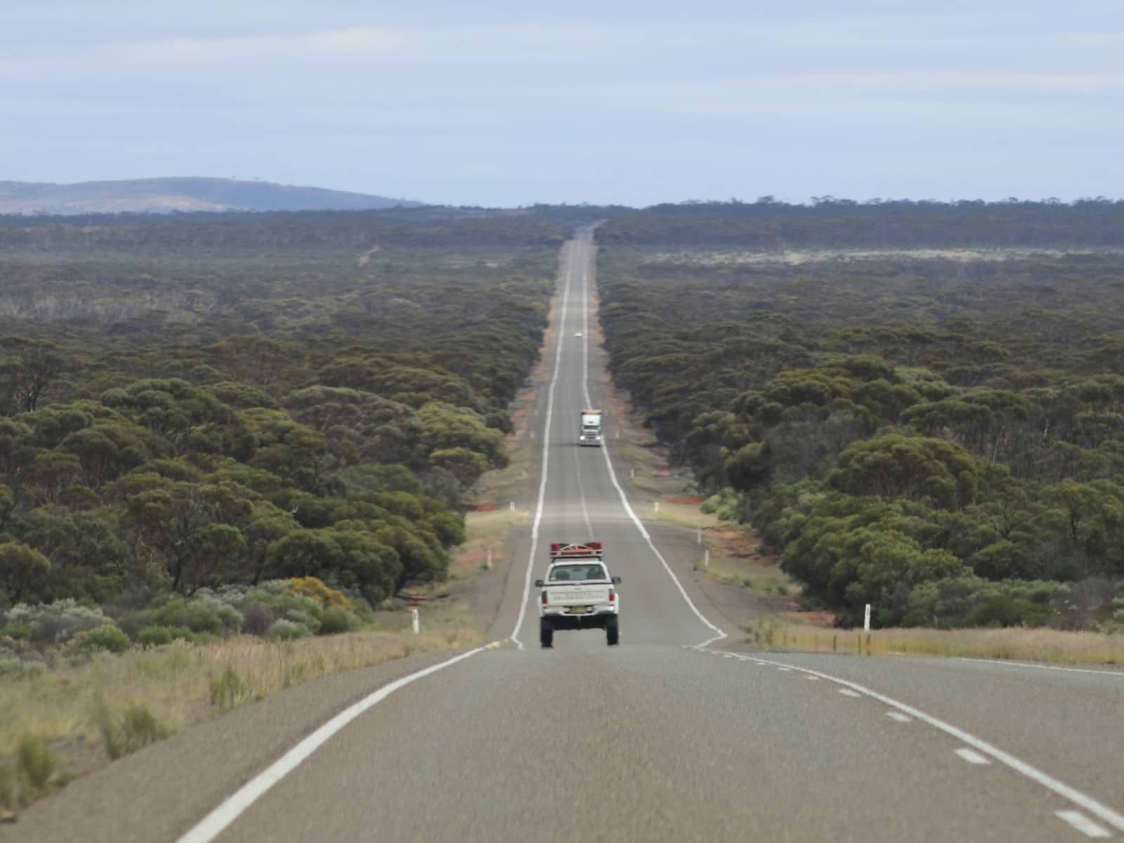Eksempel på en lang, lige vej i det sydlige Australien Eksempel på en lang, lige vej i det sydlige Australien