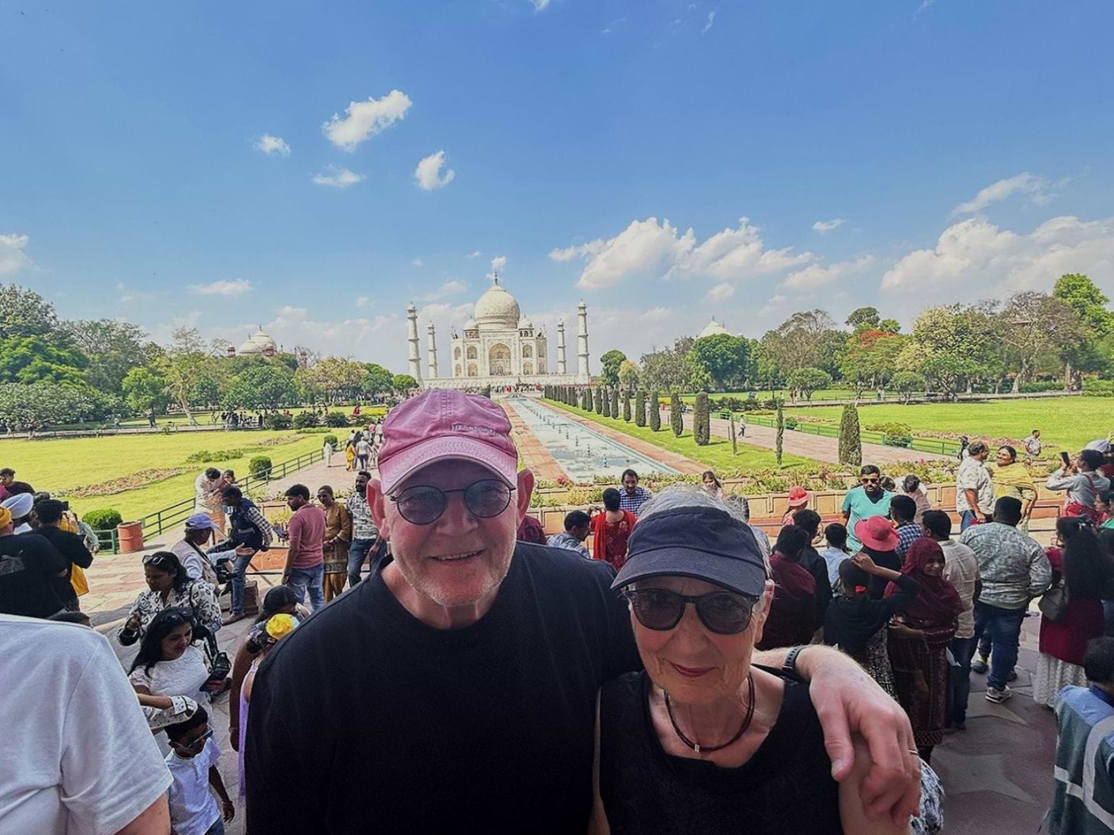 Vicky og Henrik Brogaard foran Taj Mahal, Indien