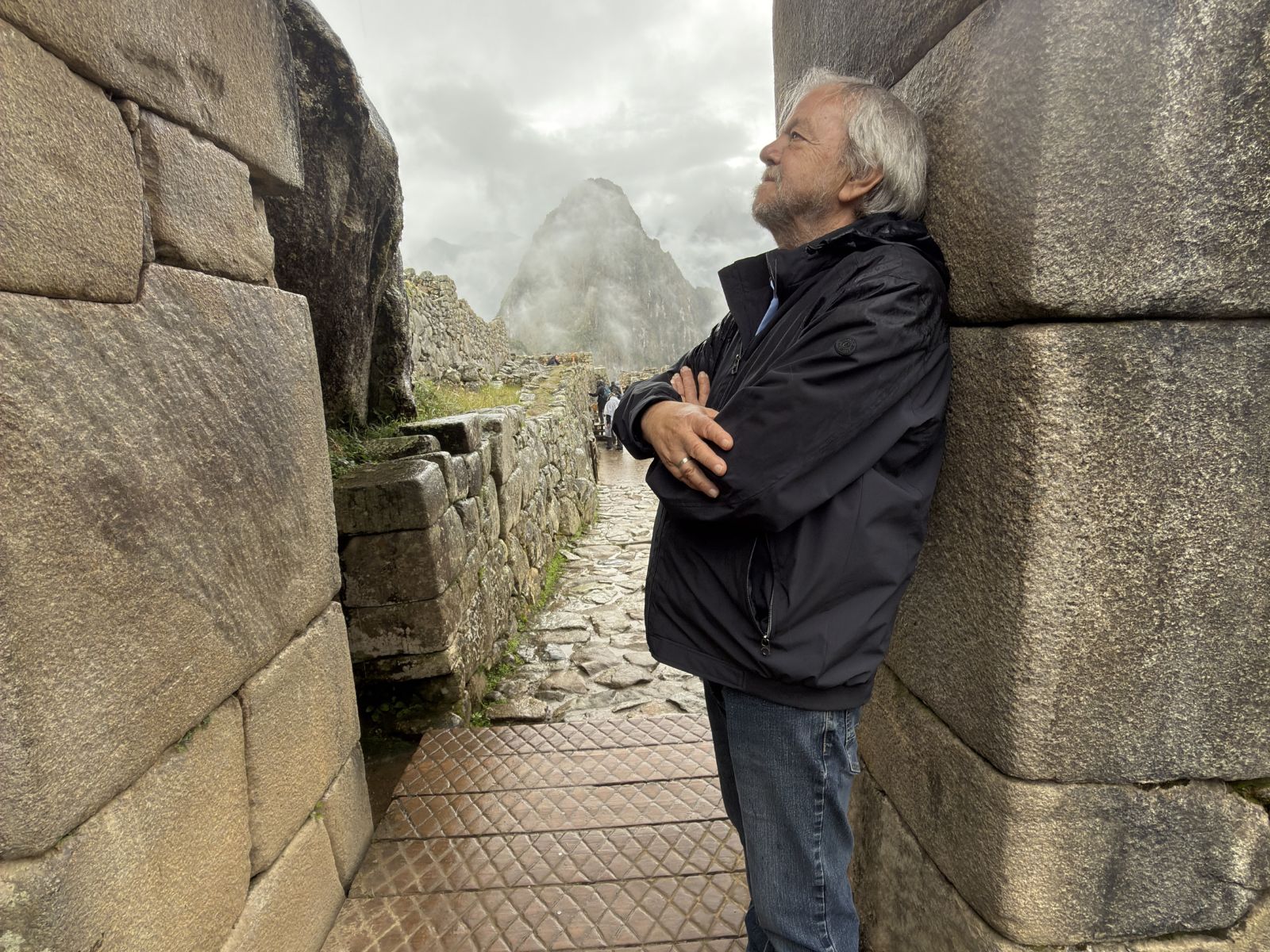 Journalist og rejsedeltager Uffe Christensen ved MAchu Picchu, Peru