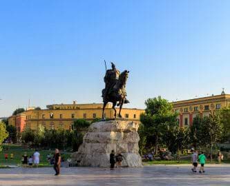Skanderbeg-pladsen_i_Tirana_iStock-1393210806.jpg