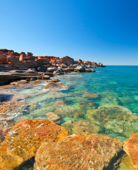 Røde klipper og turkisblåt hav ved Gantheaume Point, Broome, Vest Australien