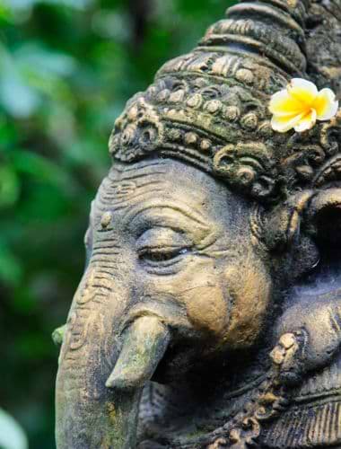 Traditionelt udskåret figur på Bali