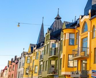 Farverige bygninger i Helsinki, Finland