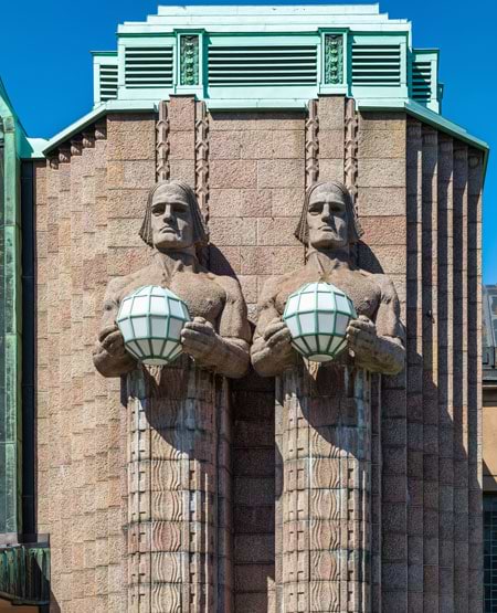 Helsinki banegård med moderne kunstudsmykninger, Finland