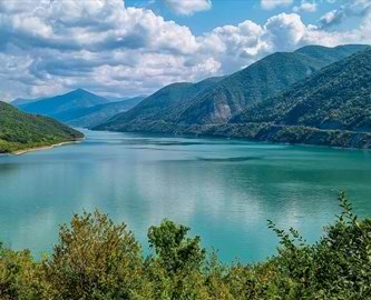 Zhinvali reservoir i Georgien